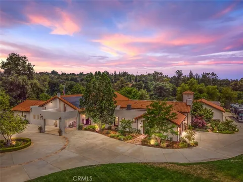 303 E Mariposa Drive, Redlands, CA 92373