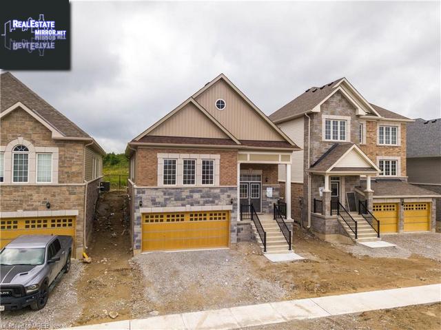 68 Atlantis DriveOrillia, Ontario, L3V8L4, Canada