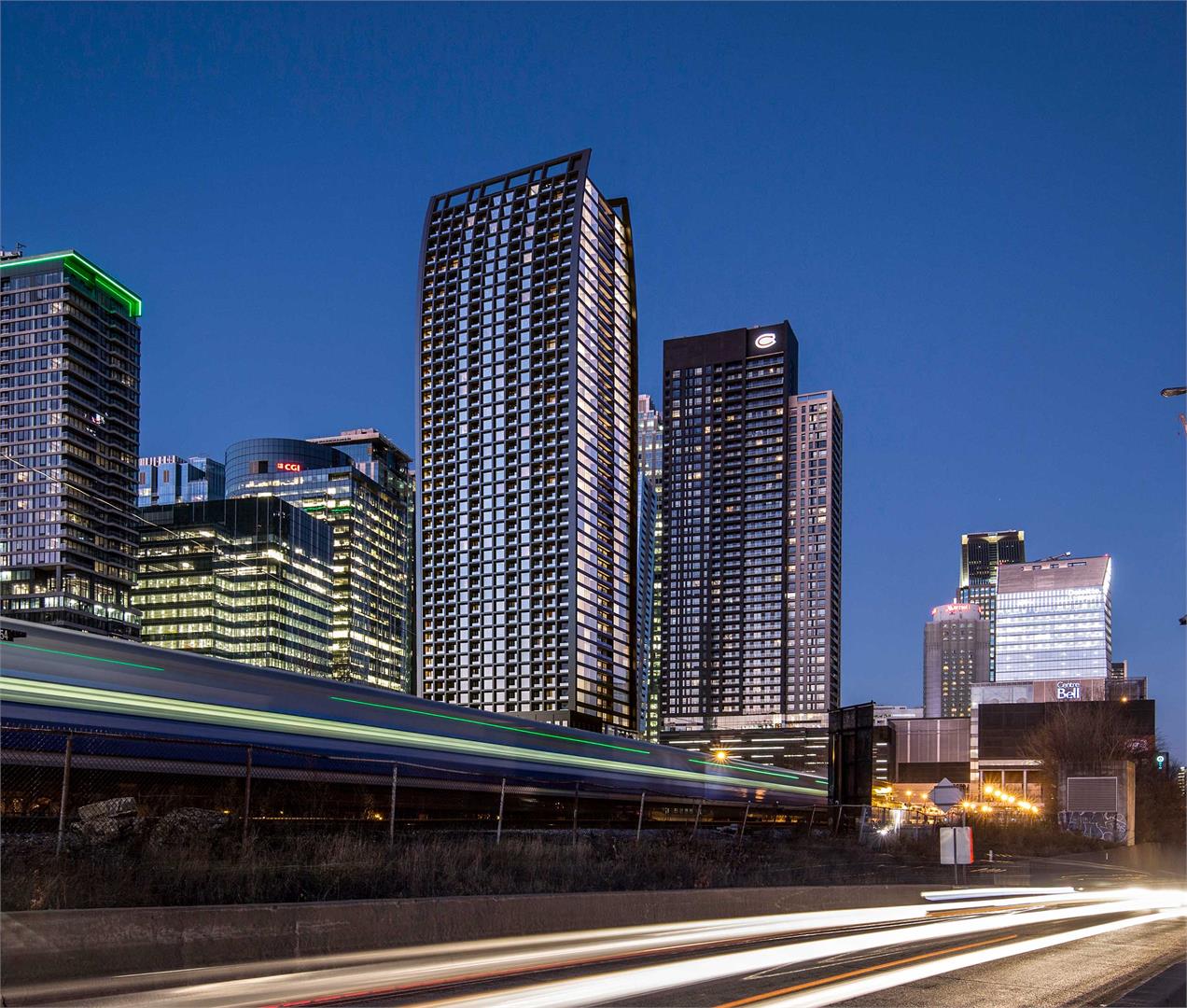 Additional image 4 of CentraCondos, 1000 de la Montagne