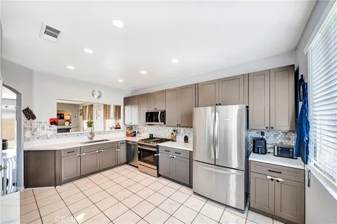 3111 Desert Moon Avenue, Rosamond, CA 93560