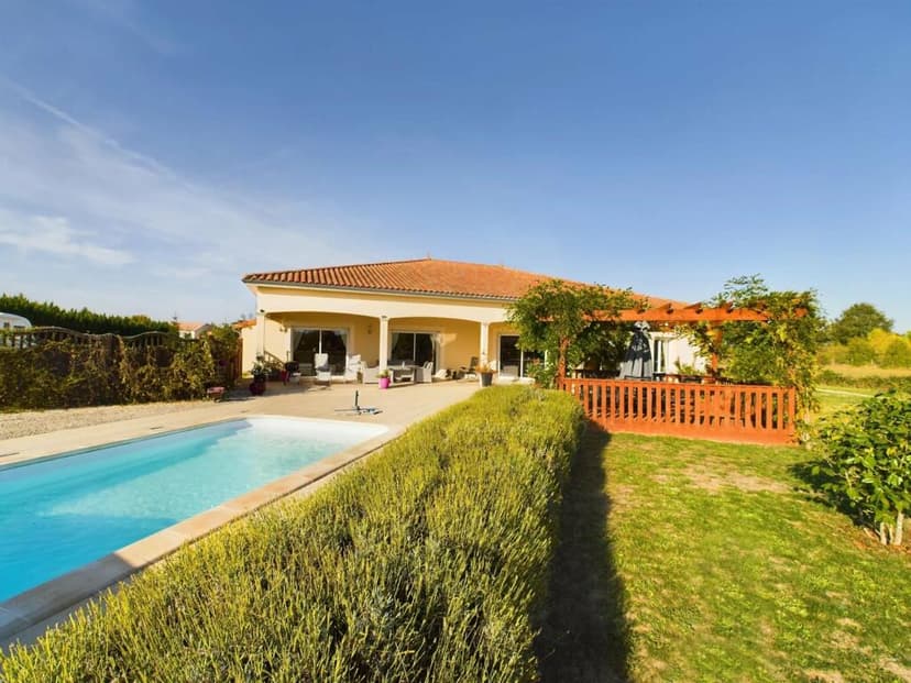 Additional image 2 of Poitou-Charentes, Vienne, Mauprévoir, France