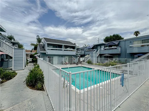 20930 Parthenia Street Unit 215, Canoga Park, CA 91304