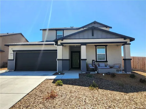1452 S Orbit Circle, Hanford, CA 93230
