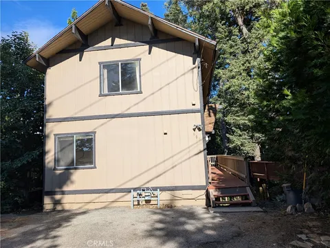 685 Ivy Lane, Lake Arrowhead, CA 92352