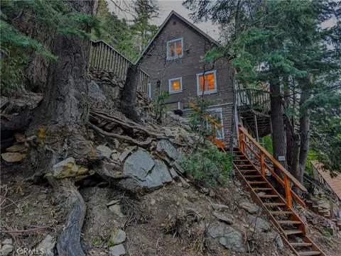 616 Wellsley Drive, Lake Arrowhead, CA 92352