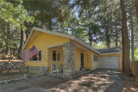 943 Meadowbrook Rd, Lake Arrowhead, CA 92352