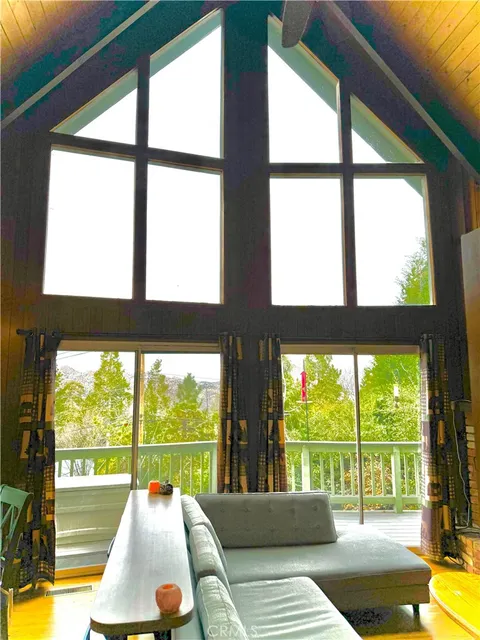 1286 Aleutian Drive, Lake Arrowhead, CA 92352