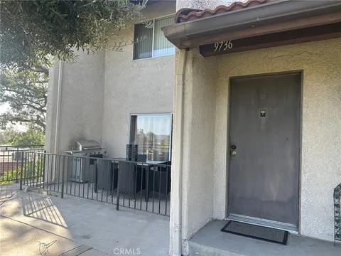 9736 Via Siena, Burbank, CA 91504
