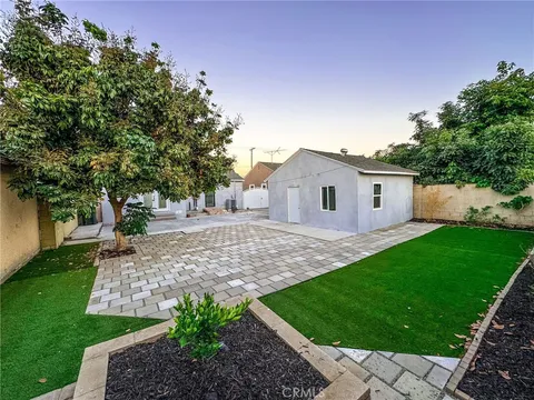 1020 N Raitt Street, Santa Ana, CA 92703