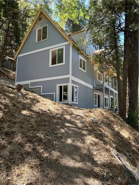 997 Toll House Path, Crestline, CA 92325