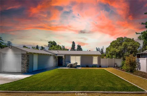 310 Santa Rita Pl, Banning, CA 92220