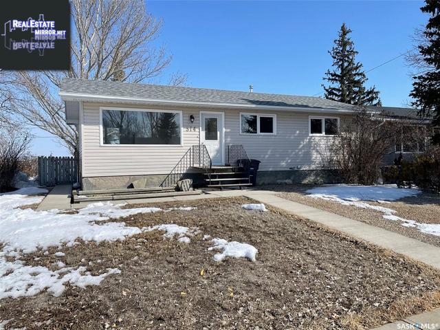 514 4th Avenue W, Assiniboia, Saskatchewan, S0H0B0, Canada