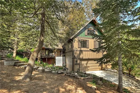 26146 Circle Drive, Lake Arrowhead, CA 92352