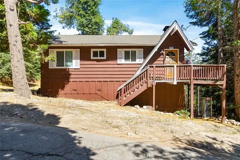 1207 Scenic Way, Rimforest, CA 92378