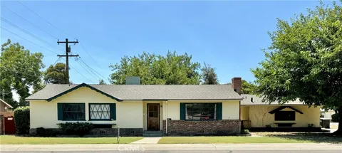 137 W Laura Avenue, Visalia, CA 93277