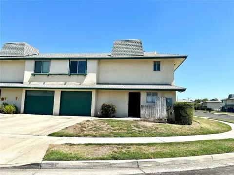 4854 N Winery Circle, Fresno, CA 93726