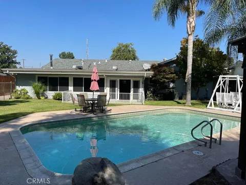 918 S Redwood Drive, Visalia, CA 93277