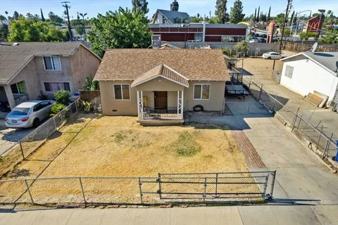 3028 3028 Monterey Street, Bakersfield, CA 93306