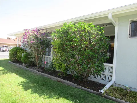 1200 Canoe Brook Dr. M3-19f, Seal Beach, CA 90740