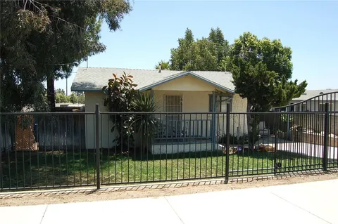 135 W Randall Avenue, Rialto, CA 92376