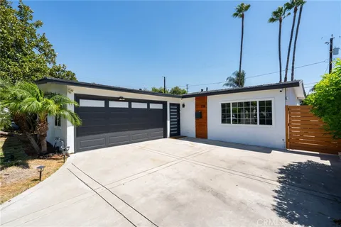 1318 N Beachwood Drive, Burbank, CA 91506