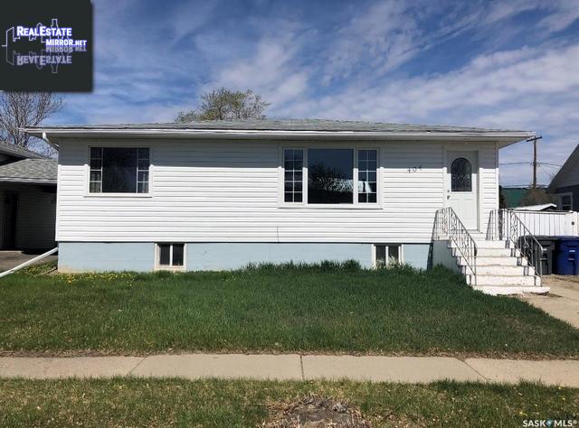 404 3rd Avenue W, Kindersley, Saskatchewan, S0L1S0, Canada