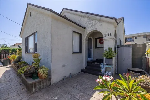 1711 S Grand Avenue, San Pedro, CA 90731