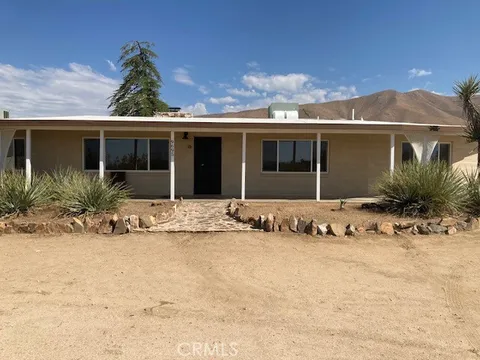 9695 Joshua Street, Apple Valley, CA 92308