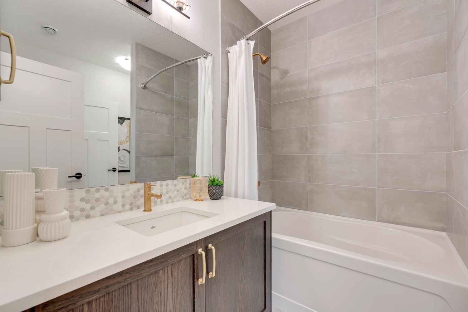 Additional image 11 of Coach Ridge