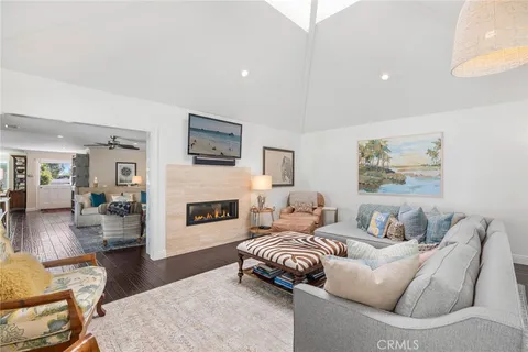 903 Meadowlark Ln, Laguna Beach, CA 92651