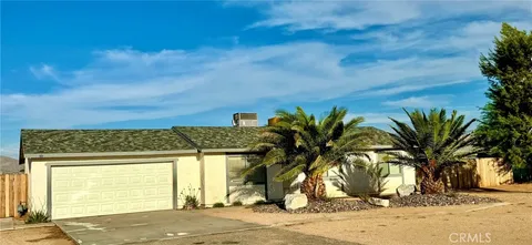 12589 Quinnault rd, Apple Valley, CA 92308