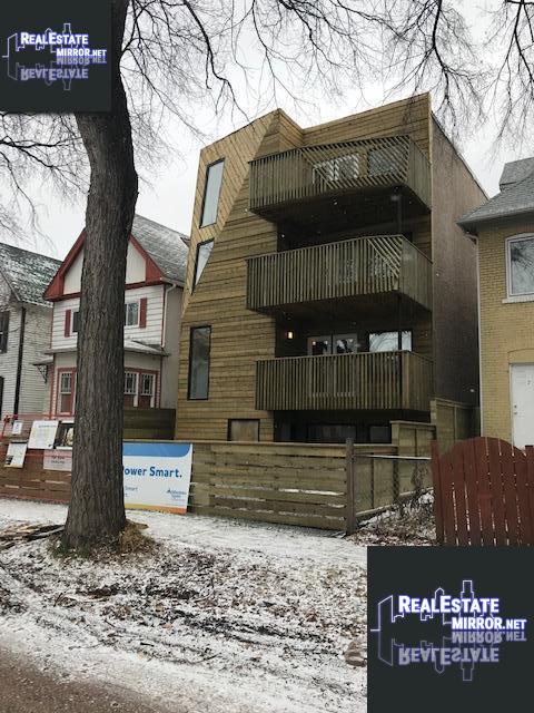 3 285 Beverley StWinnipeg, Manitoba, R3G1T6, Canada