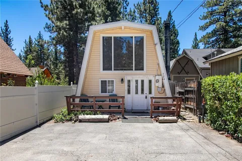 726 Elysian Boulevard, Big Bear City, CA 92314