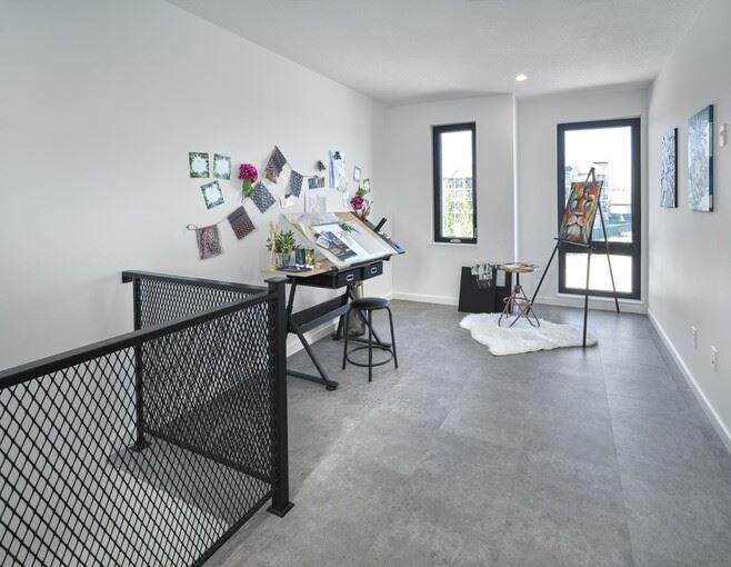 Additional image 16 of Pivot