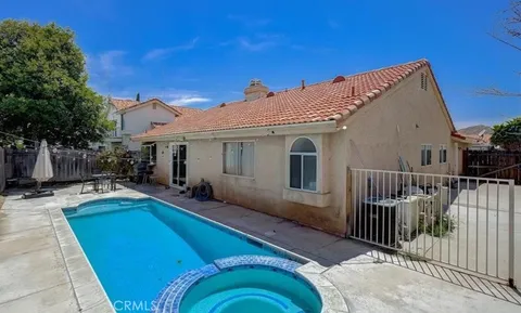 1066 Gloria Drive, Hemet, CA 92545