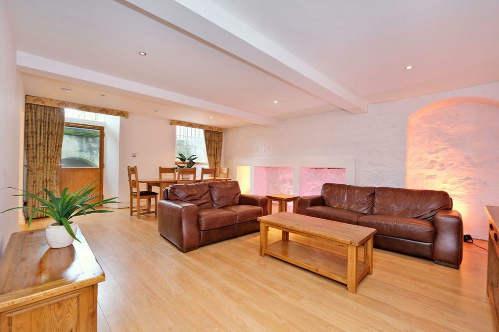 Additional image 3 of 3a Golden Square, Aberdeen, AB10 1RD