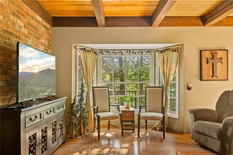 384 Primrose Circle, Lake Arrowhead, CA 92352