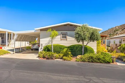 8975 Lawrence Welk Dr Unit 146, Escondido, CA 92026