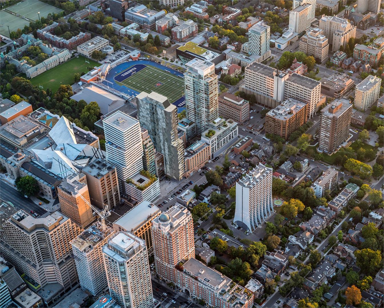 210 Bloor Street West Condos photo 4