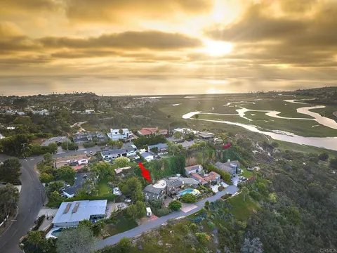 622 Canyon Dr, Solana Beach, CA 92075