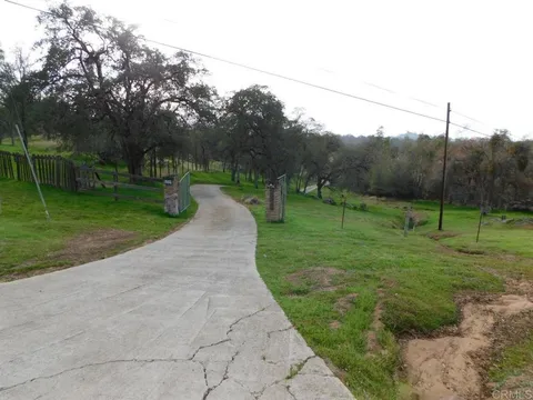 35999 Ruth Hill Rd, Squaw Valley, CA 93675