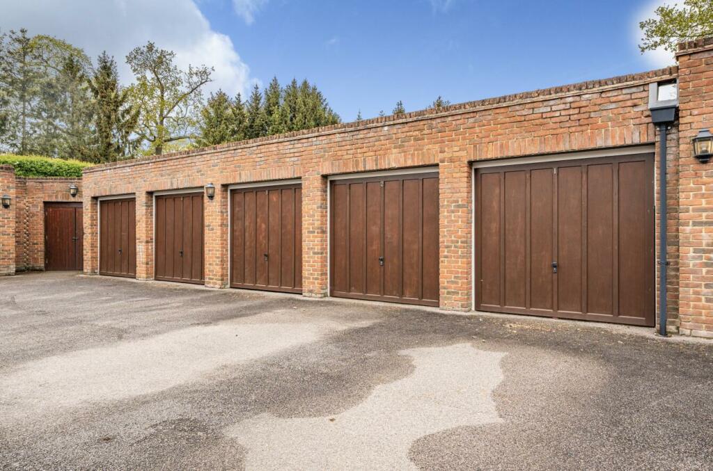 Additional image 16 of Essendon