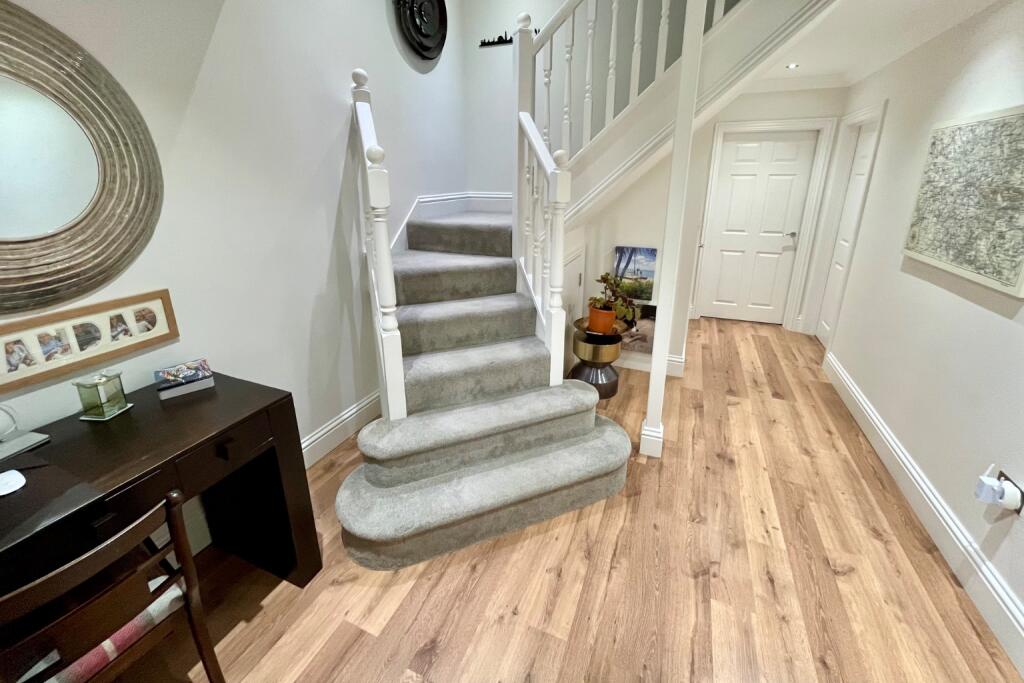 Additional image 12 of Bluebell Close, Park Street, St. Albans, Hertfordshire, AL2
