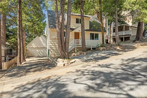 Primary image of 186 Hemlock Drive, Lake Arrowhead, CA 92352