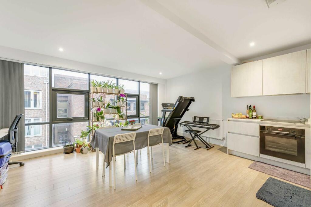 Additional image 2 of Victoria Street, St Albans