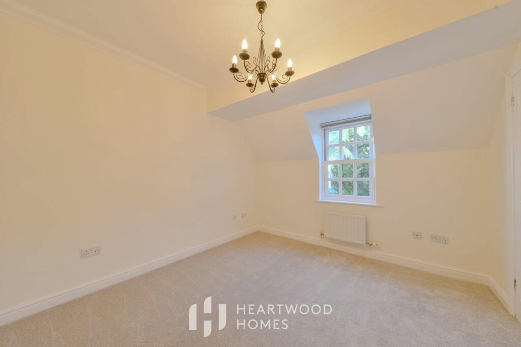 Additional image 16 of Town centre location