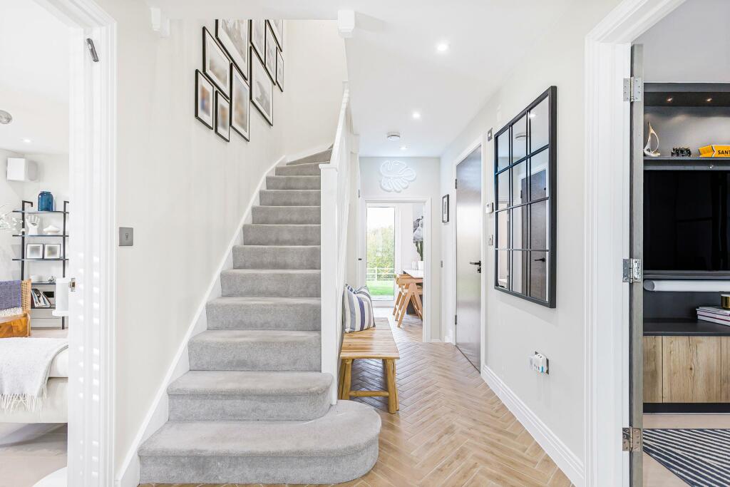 Additional image 37 of Lake View, Frogmore, AL2