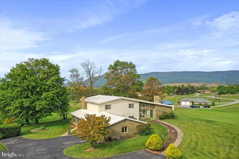 157 St Thomas Edenville Rd, Saint Thomas, PA 17252