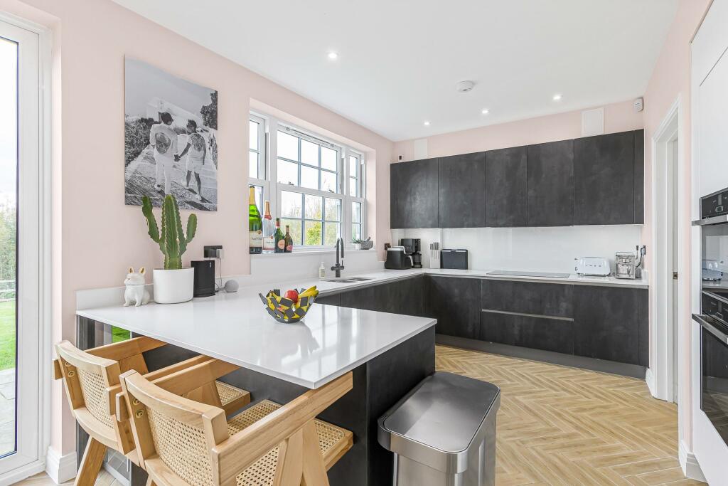 Additional image 47 of Lake View, Frogmore, AL2