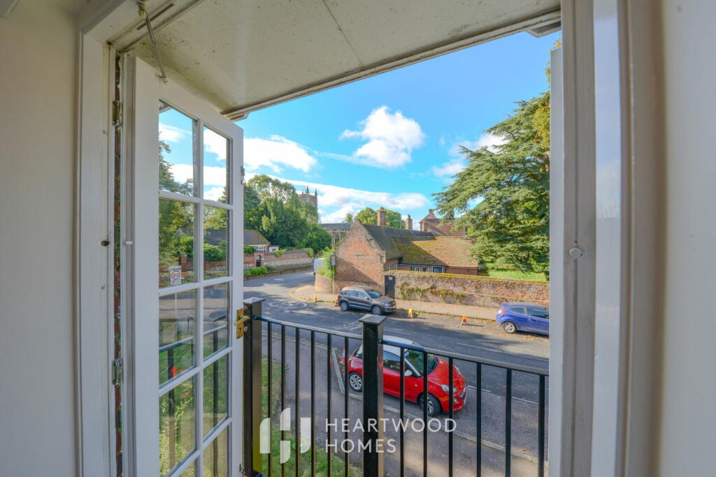 Additional image 5 of Town centre location